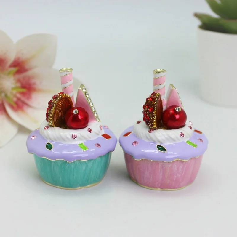 SHINNYGIFTS Hand Painted Cupcake Metal Figurine Enamel Trinket Box for Jewelry Home Decoration Easter Gift for Family 
SHINNYGIFTS Hand Painted Cupcake Metal Figurine Enamel Trinket Box for Jewelry Home Decoration Easter Gift for Family
