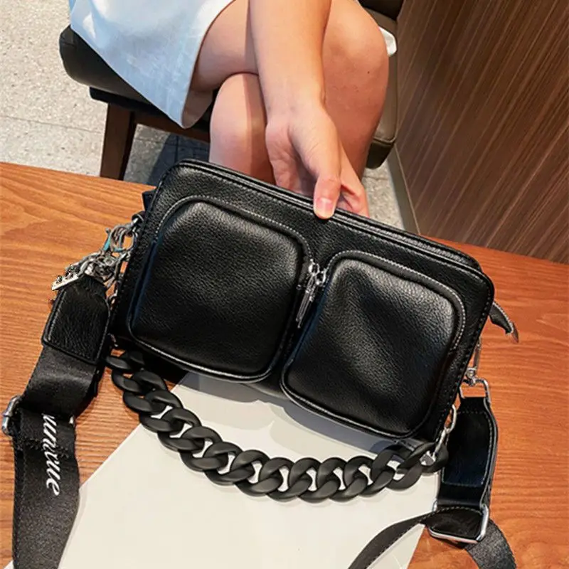 Small Square Bag Women's 2026 New Fashion Chain Bag Women's Messenger Bag Simple and Versatile Temperament Commuting Handbag
Small Square Bag Women's 2026 New Fashion Chain Bag Women's Messenger Bag Simple and Versatile Temperament Commuting Handbag