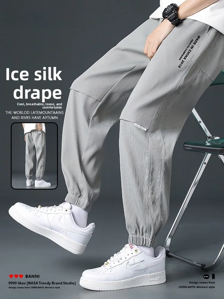 Подростковые летние тонкие повседневные брюки из ледяного шелка, спортивные брюки Qui Dry, модные свободные брюки со средней талией, завязка из полиэфирного волокна
Подростковые летние тонкие повседневные брюки из ледяного шелка, спортивные брюки Qui Dry, модные свободные брюки со средней талией, завязка из полиэфирного волокна