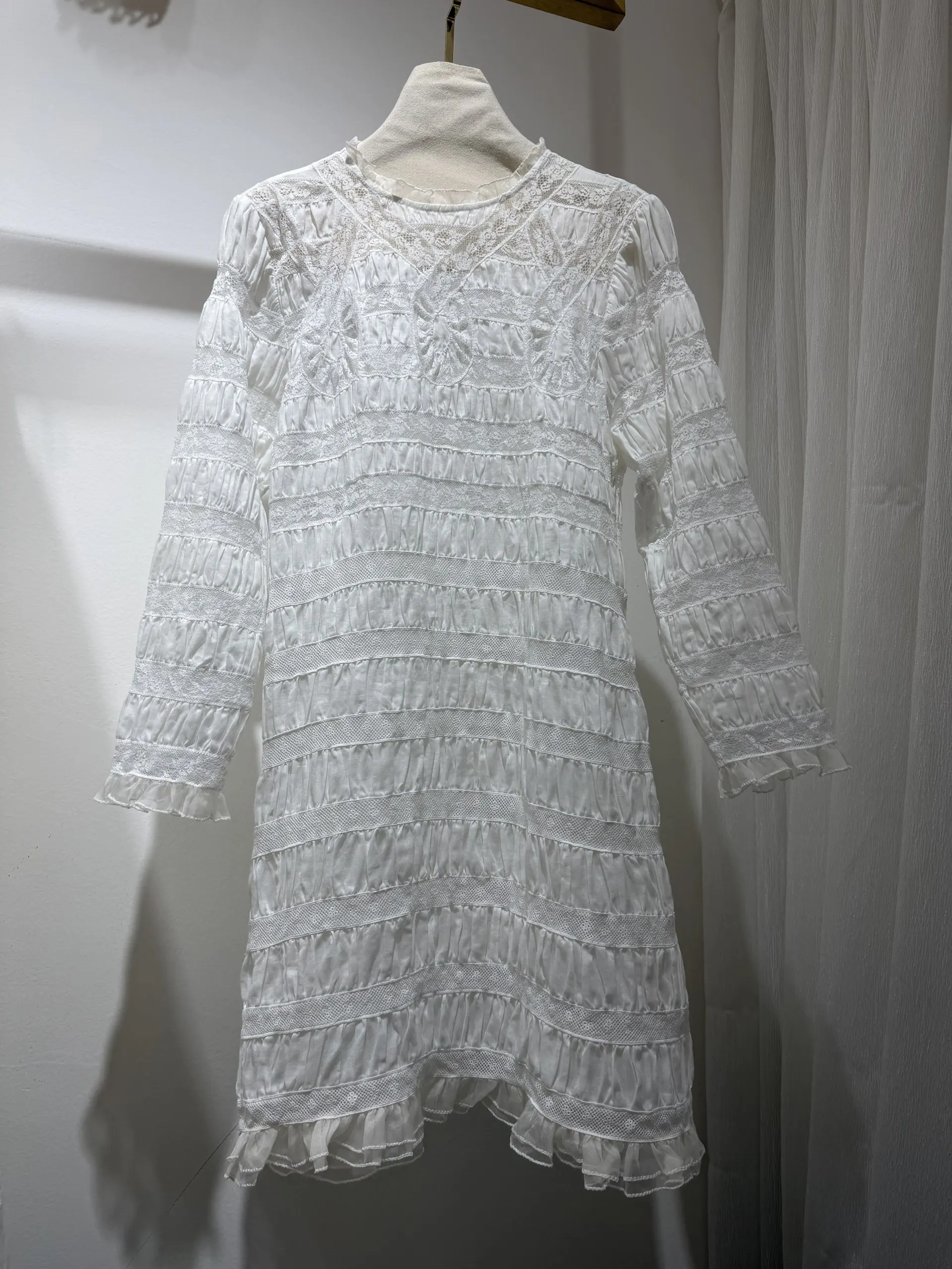 Lace Embroidery Patchwork Women White Dress Ruffles Spliced Round Neck Long Sleeve Elegant Ladies 100% Ramie Mini Robe
Lace Embroidery Patchwork Women White Dress Ruffles Spliced Round Neck Long Sleeve Elegant Ladies 100% Ramie Mini Robe