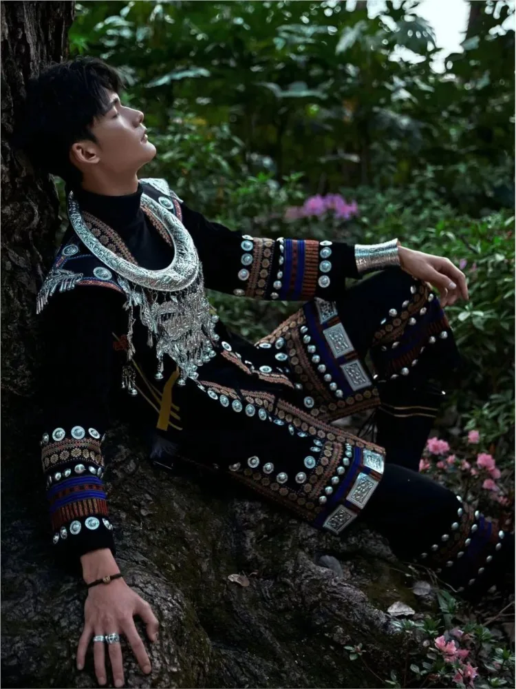 Men's travel photography in ethnic costumes style artistic clothing suits
Men's travel photography in ethnic costumes style artistic clothing suits