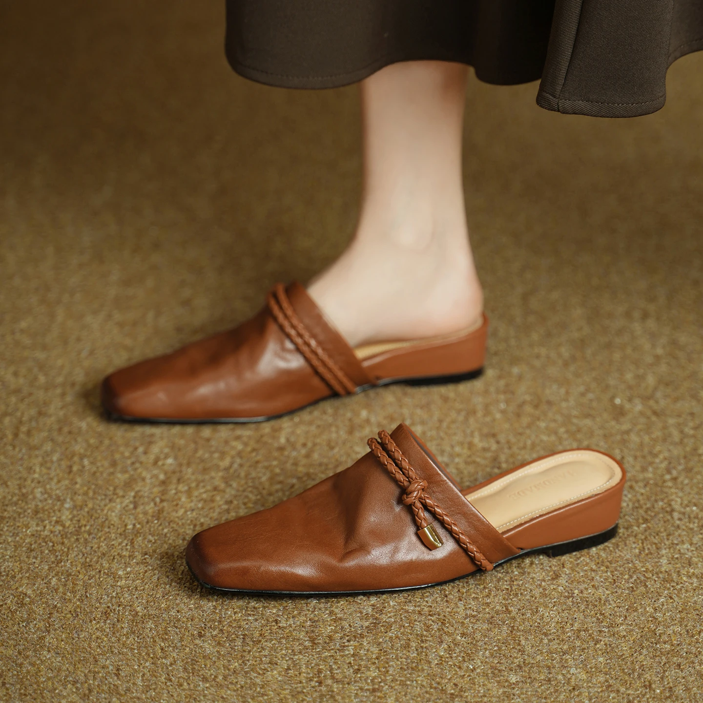 New Genuine Leather Cowhide Women Mules, Square Toe Slip-on Women Slippers,Fashion Flats Women Shoes
New Genuine Leather Cowhide Women Mules, Square Toe Slip-on Women Slippers,Fashion Flats Women Shoes