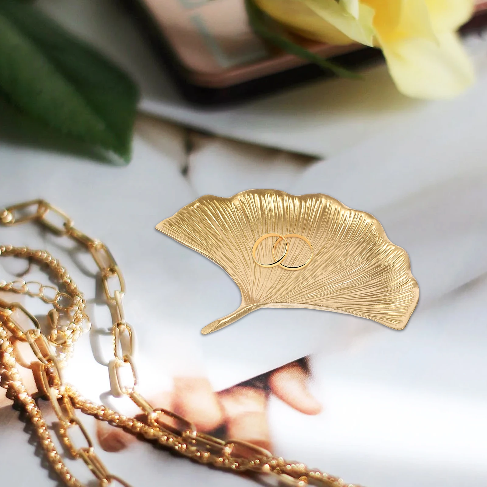 Metal Tray Jewelry Dish Leaf Shape Organizer Key Holder Necklace Display Ring Storage European Style Trinket Plate Lightweight
Metal Tray Jewelry Dish Leaf Shape Organizer Key Holder Necklace Display Ring Storage European Style Trinket Plate Lightweight
