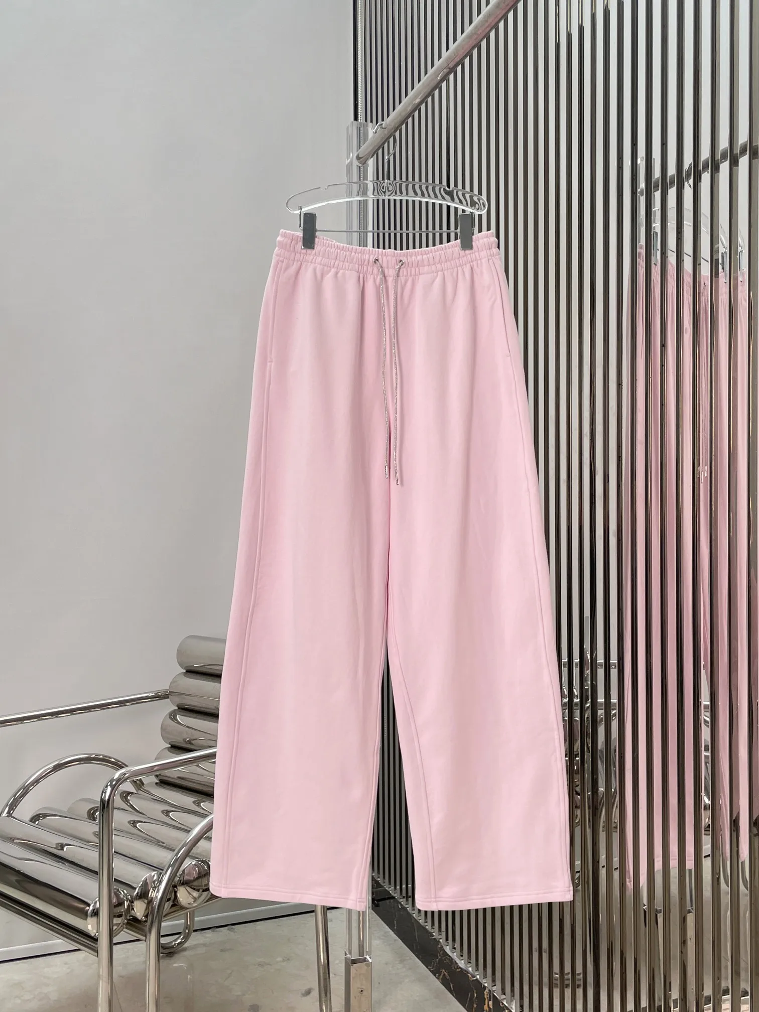 High Waist Wide Leg Pink Sweatpants Women's Casual Pants Elastic Waist Drawstring Sequin High Quality Comfortable Commute Style
High Waist Wide Leg Pink Sweatpants Women's Casual Pants Elastic Waist Drawstring Sequin High Quality Comfortable Commute Style