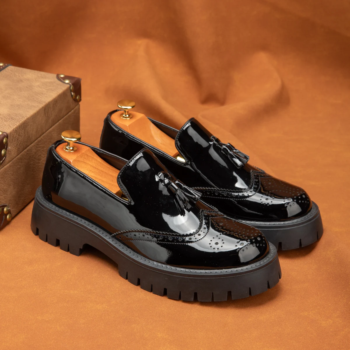 Men High Quality Leather Loafers Slip On Breathable Thick Sole Height Increase Brogue Tassel Casual Business Dress Shoes Wedding
Men High Quality Leather Loafers Slip On Breathable Thick Sole Height Increase Brogue Tassel Casual Business Dress Shoes Wedding