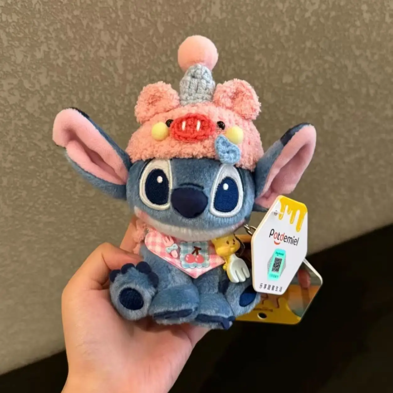 Оригинальная плюшевая игрушка Disney Stitch, элитный подарок для друзей, плюшевый брелок, украшение для рюкзака, подарки на день рождения для девочек, рождественские подарки
Оригинальная плюшевая игрушка Disney Stitch, элитный подарок для друзей, плюшевый брелок, украшение для рюкзака, подарки на день рождения для девочек, рождественские подарки