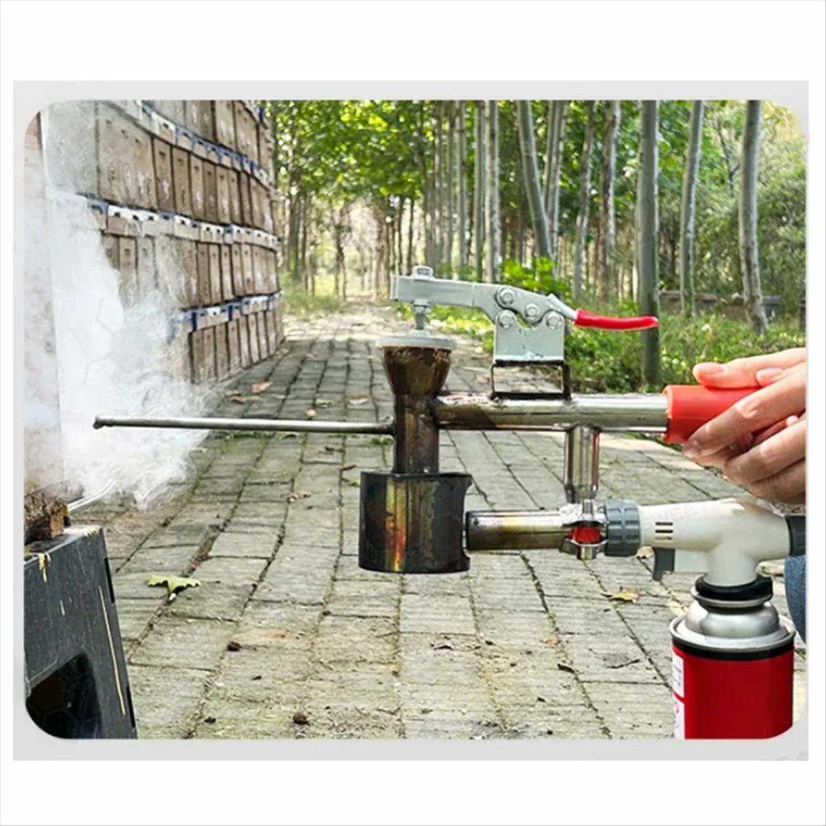 Bee Mite Treatment Fog Machine Oxalic Acid Atomization Mite Treatment Device Heated Smoker Beekeeping Tools
Bee Mite Treatment Fog Machine Oxalic Acid Atomization Mite Treatment Device Heated Smoker Beekeeping Tools