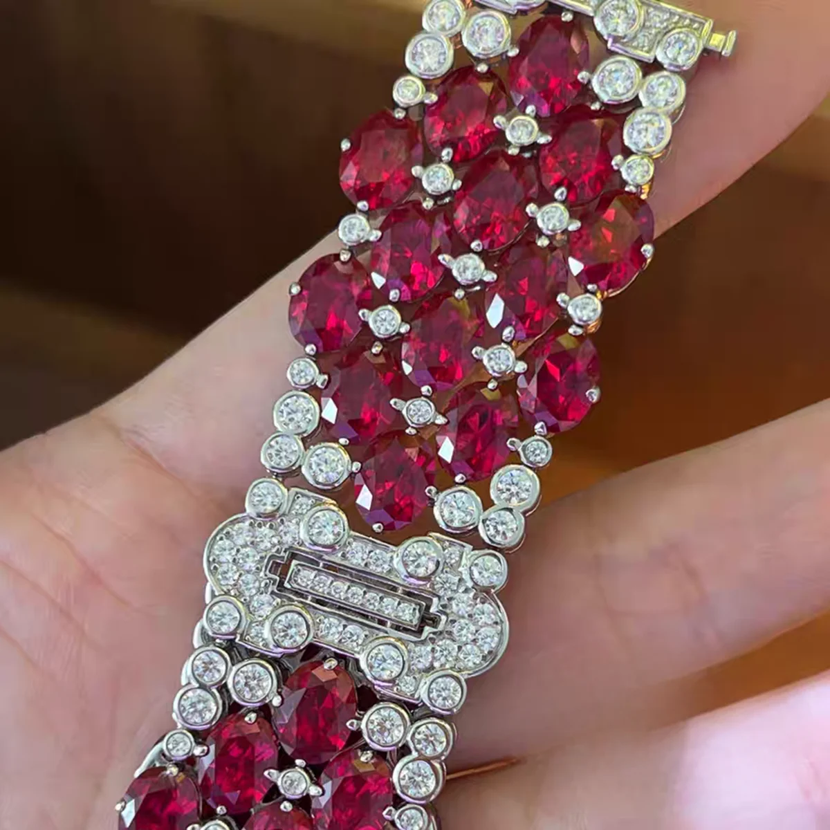 KQDANCE Luxury 25mm Width 925 Sterling Silver Oval Cut Lab Red Ruby Gemstone Women Bracelets Fine Jewelry Party Gift
KQDANCE Luxury 25mm Width 925 Sterling Silver Oval Cut Lab Red Ruby Gemstone Women Bracelets Fine Jewelry Party Gift