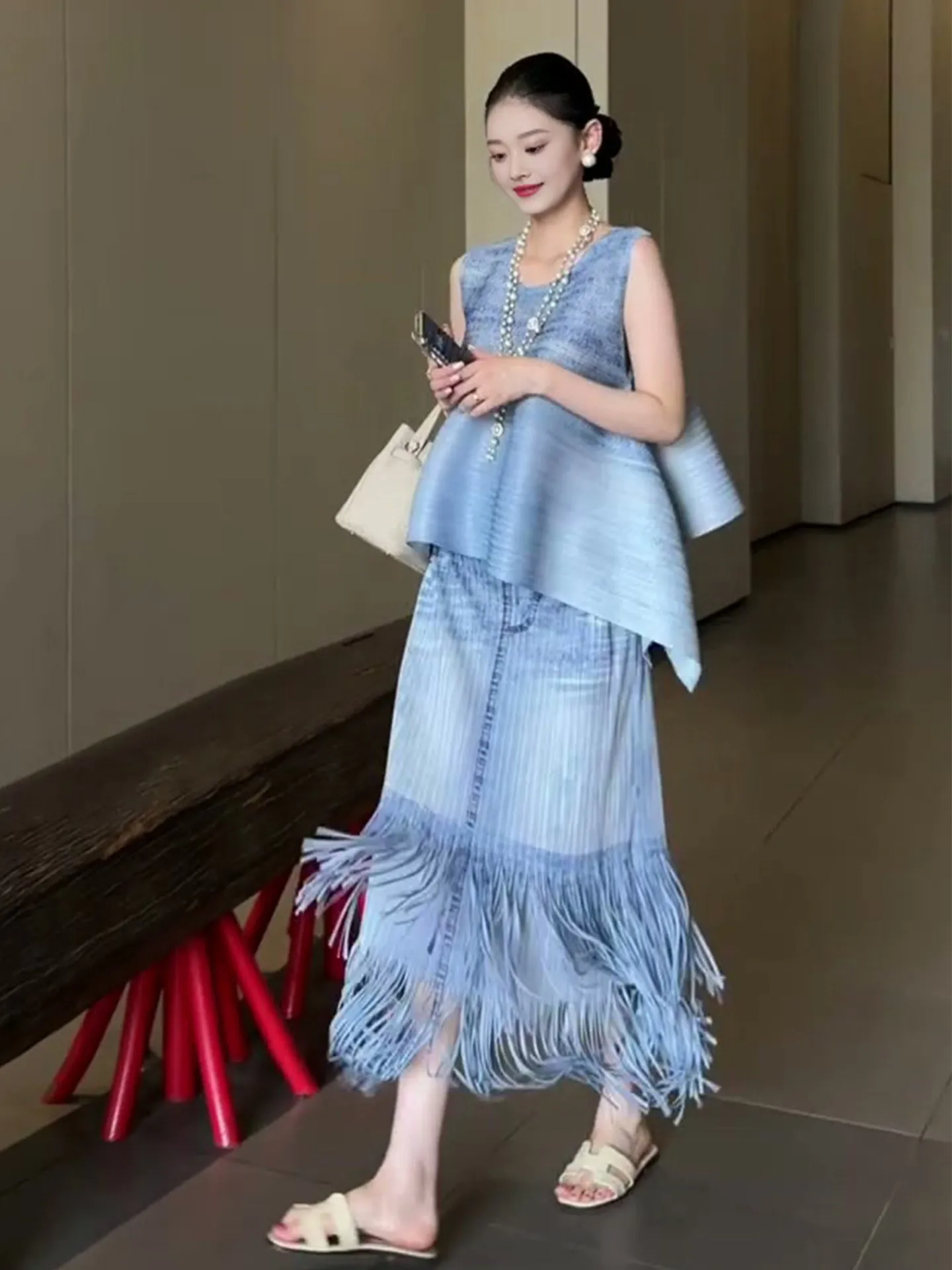 Blue Tassel Two-Piece Set Women's Summer Sleeveless Pleated Top Half Skirt Fashionable Ensemble Casual Chic Autumn Spring Uni...
Blue Tassel Two-Piece Set Women's Summer Sleeveless Pleated Top Half Skirt Fashionable Ensemble Casual Chic Autumn Spring Uni...