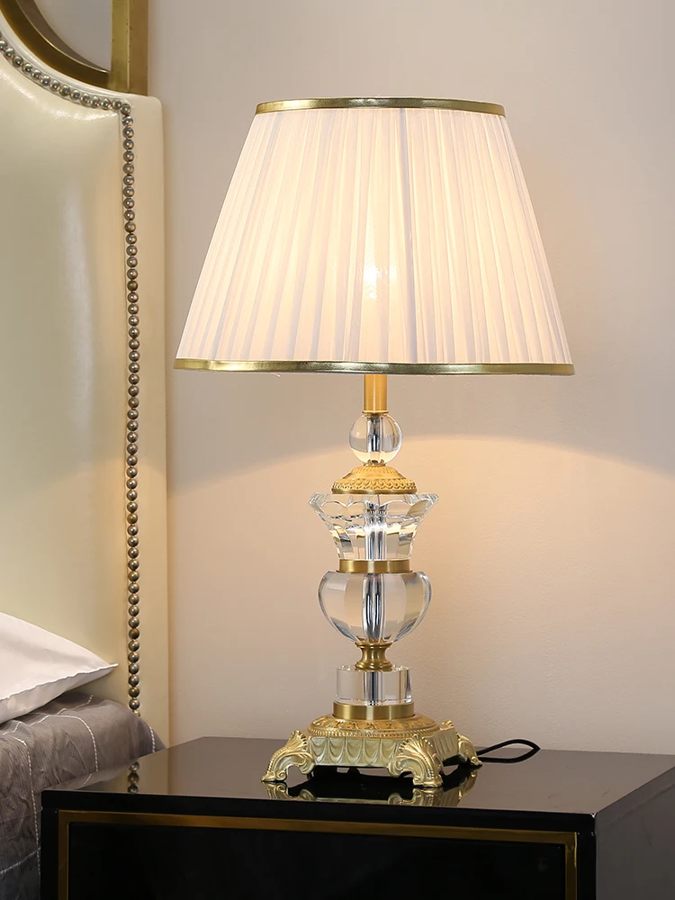 American retro all-copper table lamp master bedroom bedside table lamp European simple modern light luxury high-end warm living
American retro all-copper table lamp master bedroom bedside table lamp European simple modern light luxury high-end warm living
