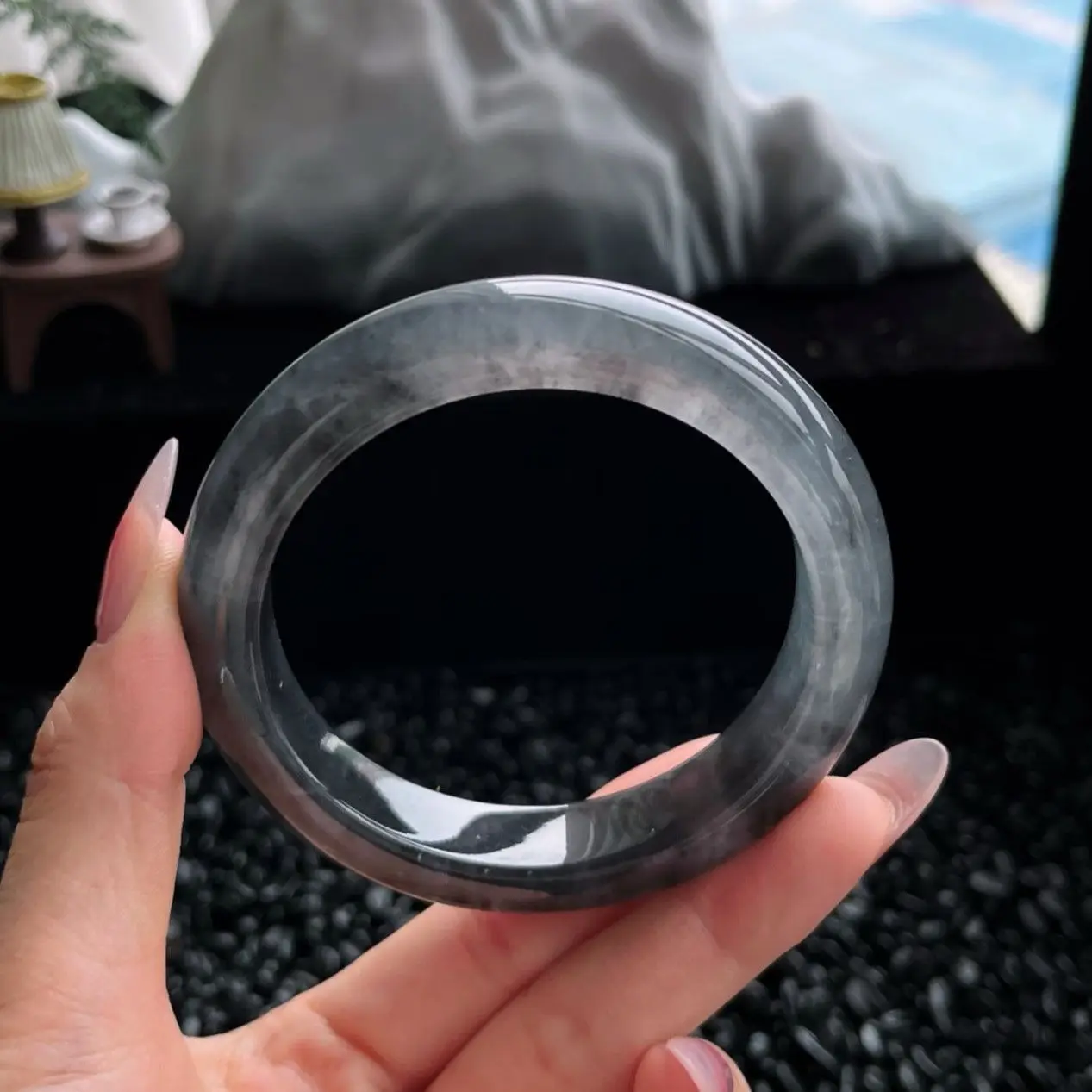 Нефритовый браслет с плавающей черной курицей ледяного типа, нишей и высококачественным пейзажным браслетом мира в стиле окраски чернил
Нефритовый браслет с плавающей черной курицей ледяного типа, нишей и высококачественным пейзажным браслетом мира в стиле окраски чернил