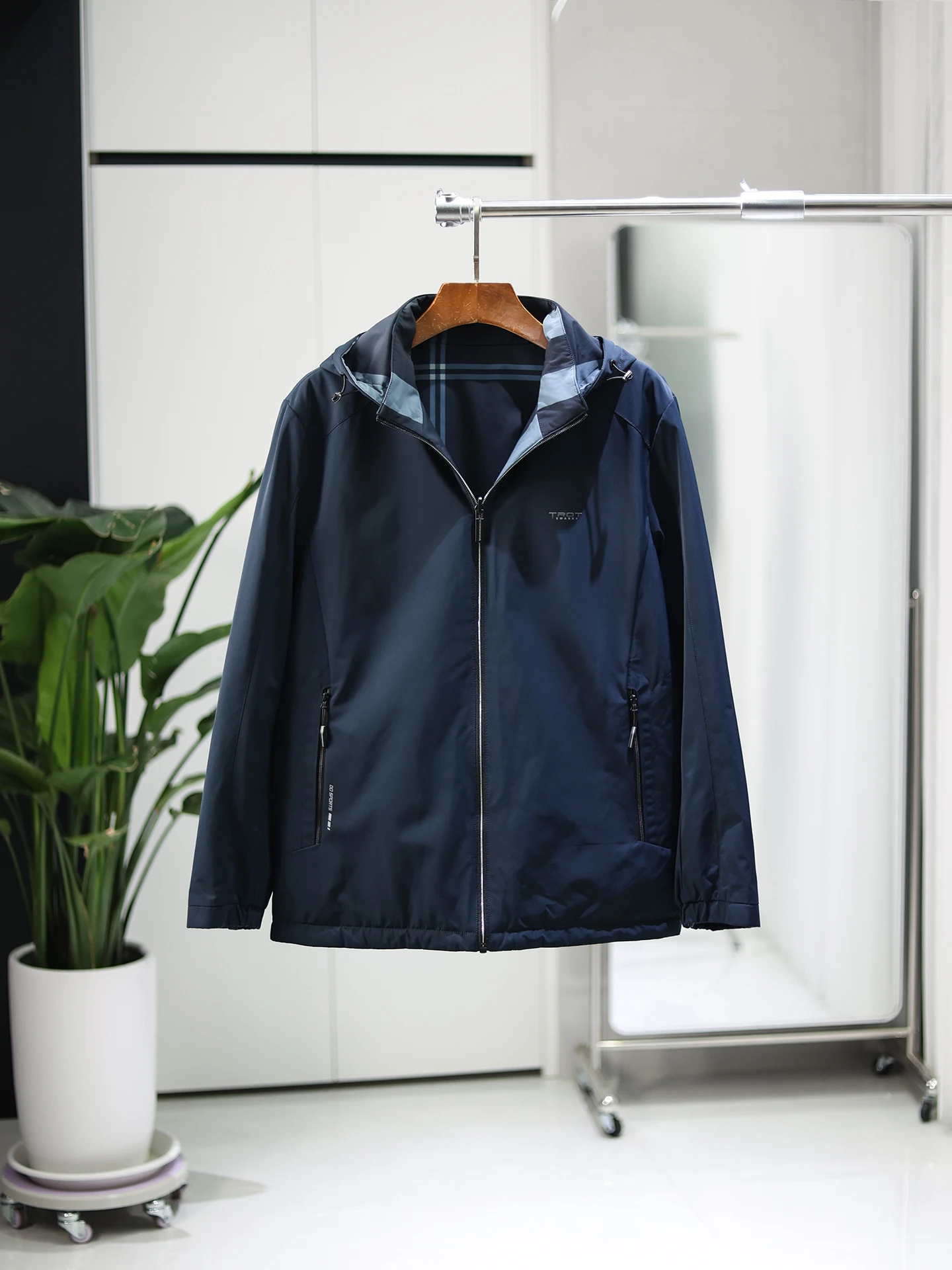 Мужская демисезонная куртка с двусторонним дизайном, утепленная шерстью, с капюшоном, для активного отдыха, теплая, хлопковая, модная, городская, приталенного кроя
Мужская демисезонная куртка с двусторонним дизайном, утепленная шерстью, с капюшоном, для активного отдыха, теплая, хлопковая, модная, городская, приталенного кроя