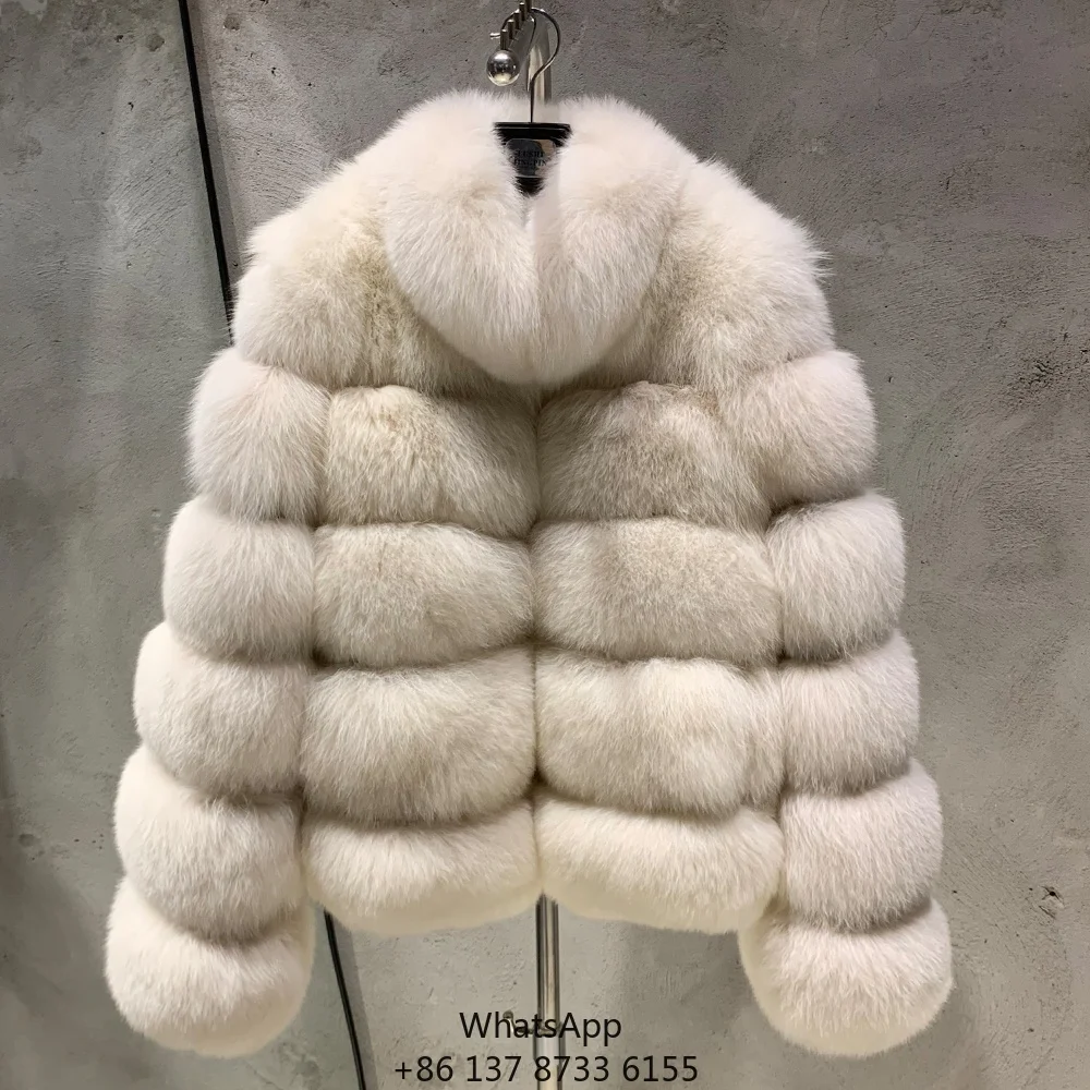 Высококачественная шуба из натурального лисьего меха, модная зимняя куртка-бомбер для женщин.
Высококачественная шуба из натурального лисьего меха, модная зимняя куртка-бомбер для женщин.