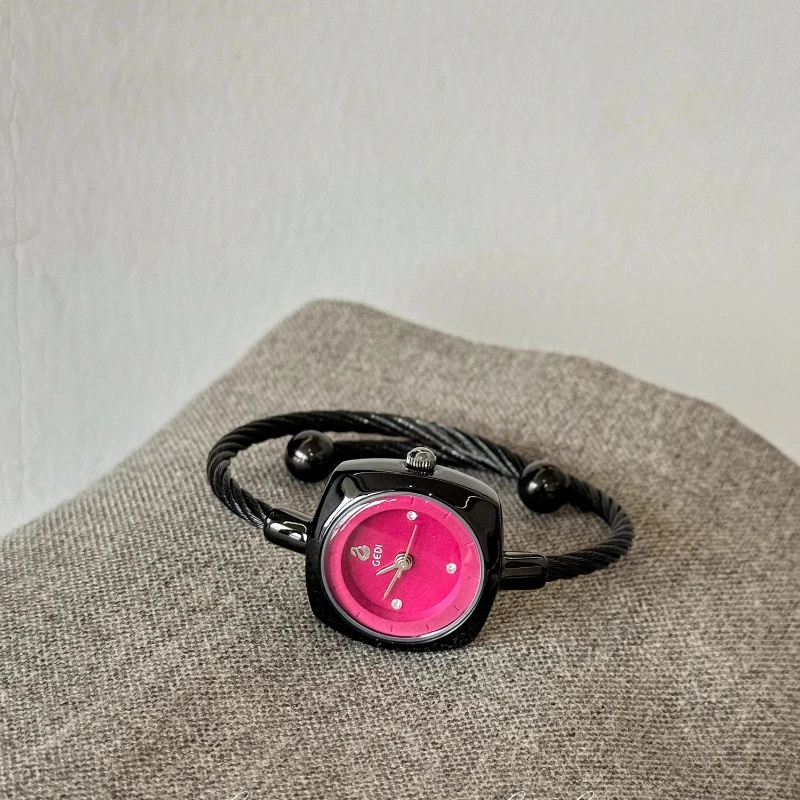 2025 Vintage Temperament Women's Watch Small Exquisite Woven Rope Bracelet Watch for Women
2025 Vintage Temperament Women's Watch Small Exquisite Woven Rope Bracelet Watch for Women