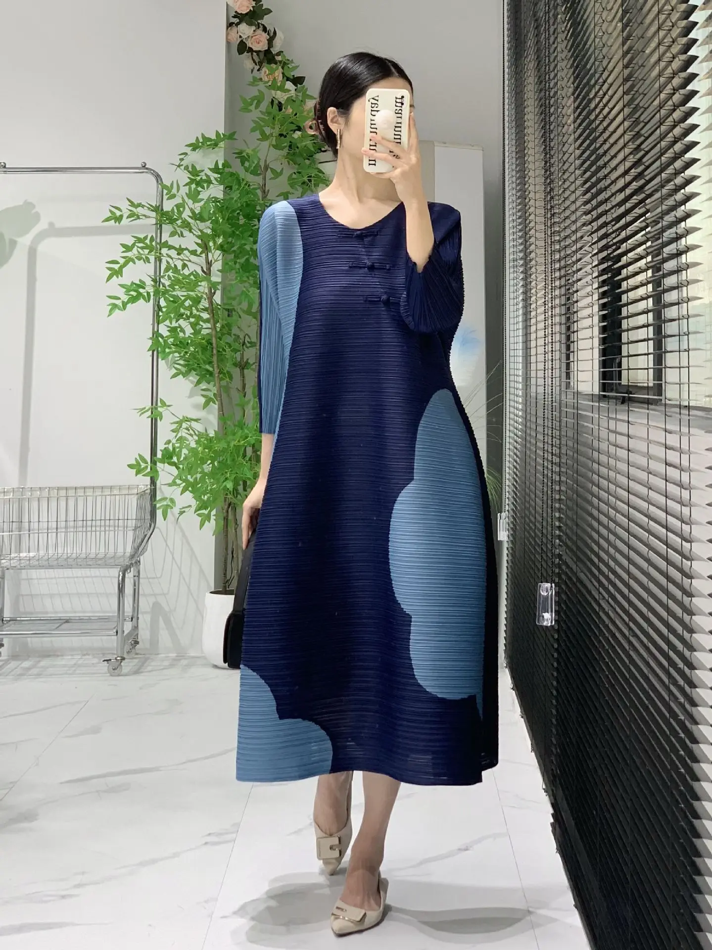 Miyake Pleated Big Size Dress New 2025 Loose Women's Dress Fold Splicing Dresses Plus Size Women's Loose Aesthetic Clothing
Miyake Pleated Big Size Dress New 2025 Loose Women's Dress Fold Splicing Dresses Plus Size Women's Loose Aesthetic Clothing