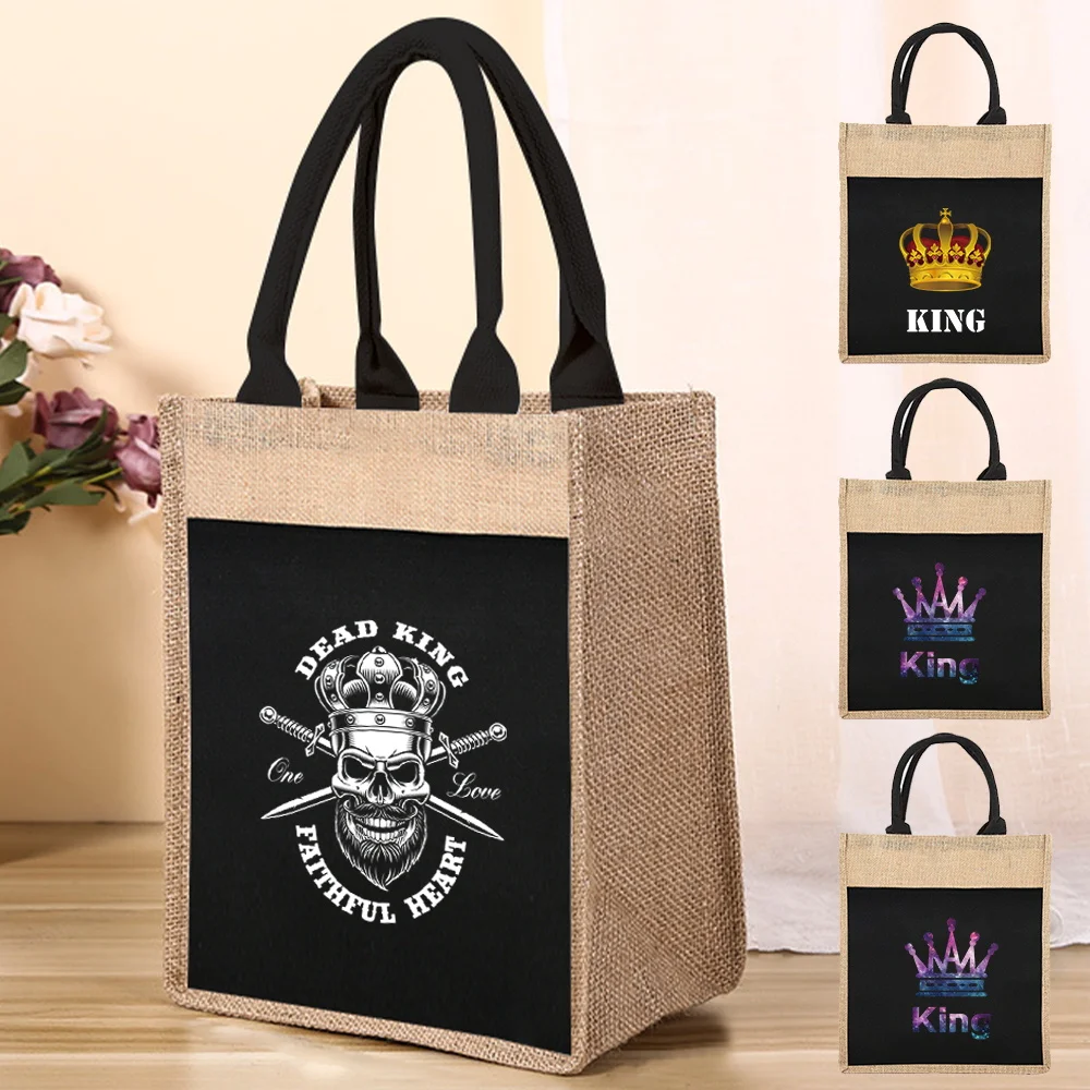 Модная женская сумка для покупок King Series, джутовая сумка, повседневная сумка для хранения вещей, легкая летняя пляжная сумка через плечо, большая вместимость
Модная женская сумка для покупок King Series, джутовая сумка, повседневная сумка для хранения вещей, легкая летняя пляжная сумка через плечо, большая вместимость