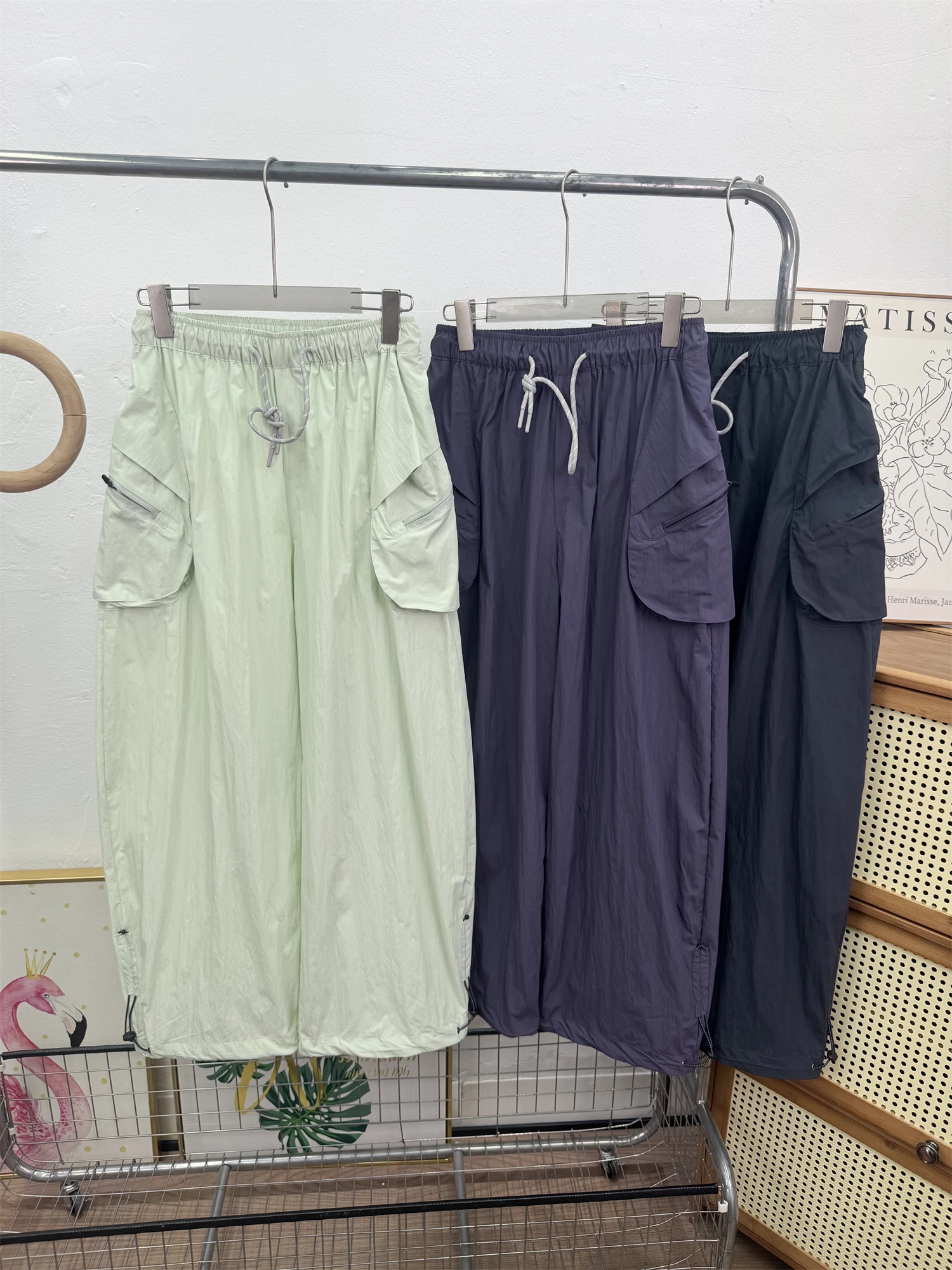 Unisex Lightweight Breathable Outdoor Hiking Sports Pants with Big Pockets Casual Summer Trousers for Men And Women
Unisex Lightweight Breathable Outdoor Hiking Sports Pants with Big Pockets Casual Summer Trousers for Men And Women