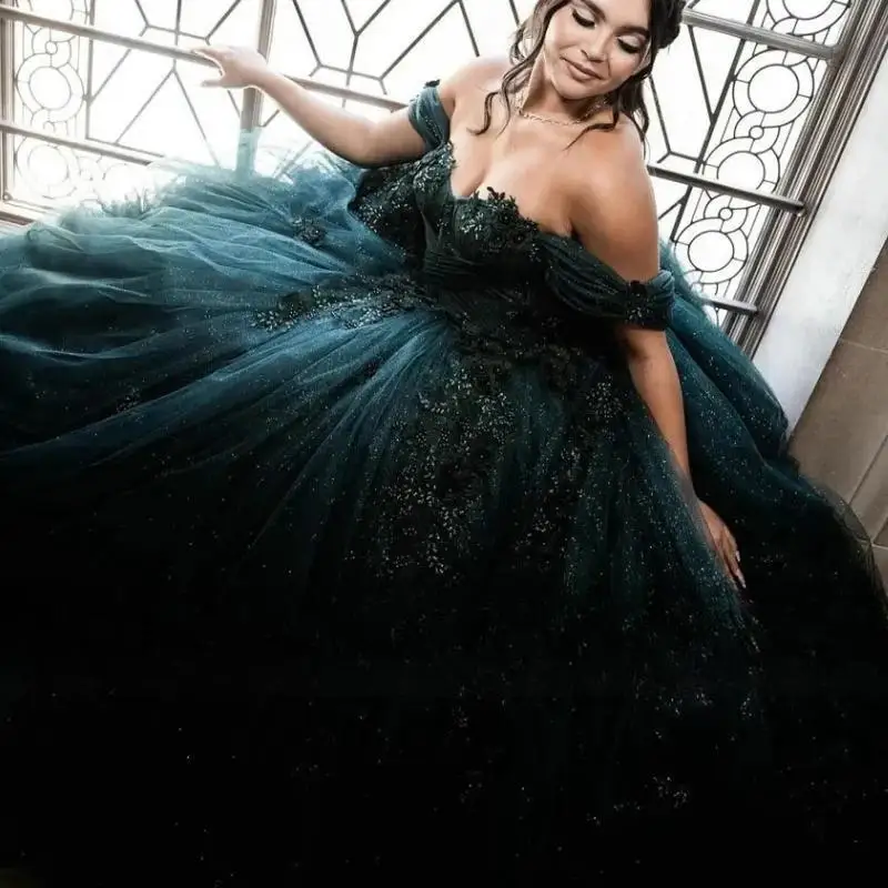 Dark Green Off the Shoulder Glitter Crystal Ball Gown Quinceanera Dresses Sequined Appliques Lace Corset Vestidos De 15 Años
Dark Green Off the Shoulder Glitter Crystal Ball Gown Quinceanera Dresses Sequined Appliques Lace Corset Vestidos De 15 Años