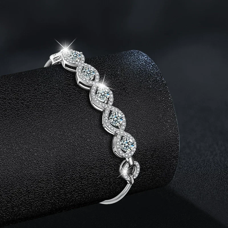 ZFSILVERFashion Классический Серебро 925 Роскошный Муассанит Дизайн Номер 8 Браслет Очаровательные Женские Аксессуары Роскошные Ювелирные Изделия Подарок XRZ023
ZFSILVERFashion Классический Серебро 925 Роскошный Муассанит Дизайн Номер 8 Браслет Очаровательные Женские Аксессуары Роскошные Ювелирные Изделия Подарок XRZ023