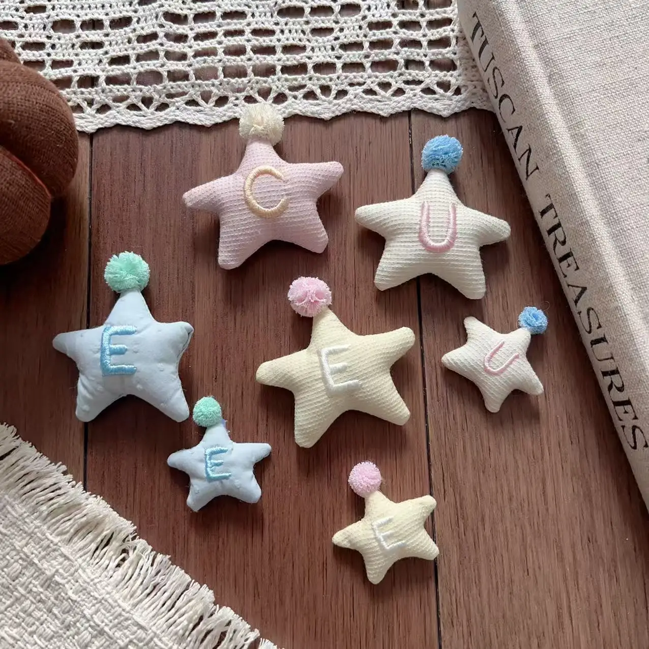 Premium Fabric Dopamine Letter Star Hair Brooch Pin Handmade Cute Lightweight for Shoes Socks Clothing Trim
Premium Fabric Dopamine Letter Star Hair Brooch Pin Handmade Cute Lightweight for Shoes Socks Clothing Trim