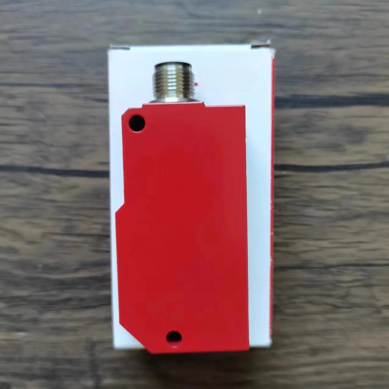 Совершенно новый оригинальный и подлинный датчик 95/44 L.2 50022680. продается на складе. 
Совершенно новый оригинальный и подлинный датчик 95/44 L.2 50022680. продается на складе.