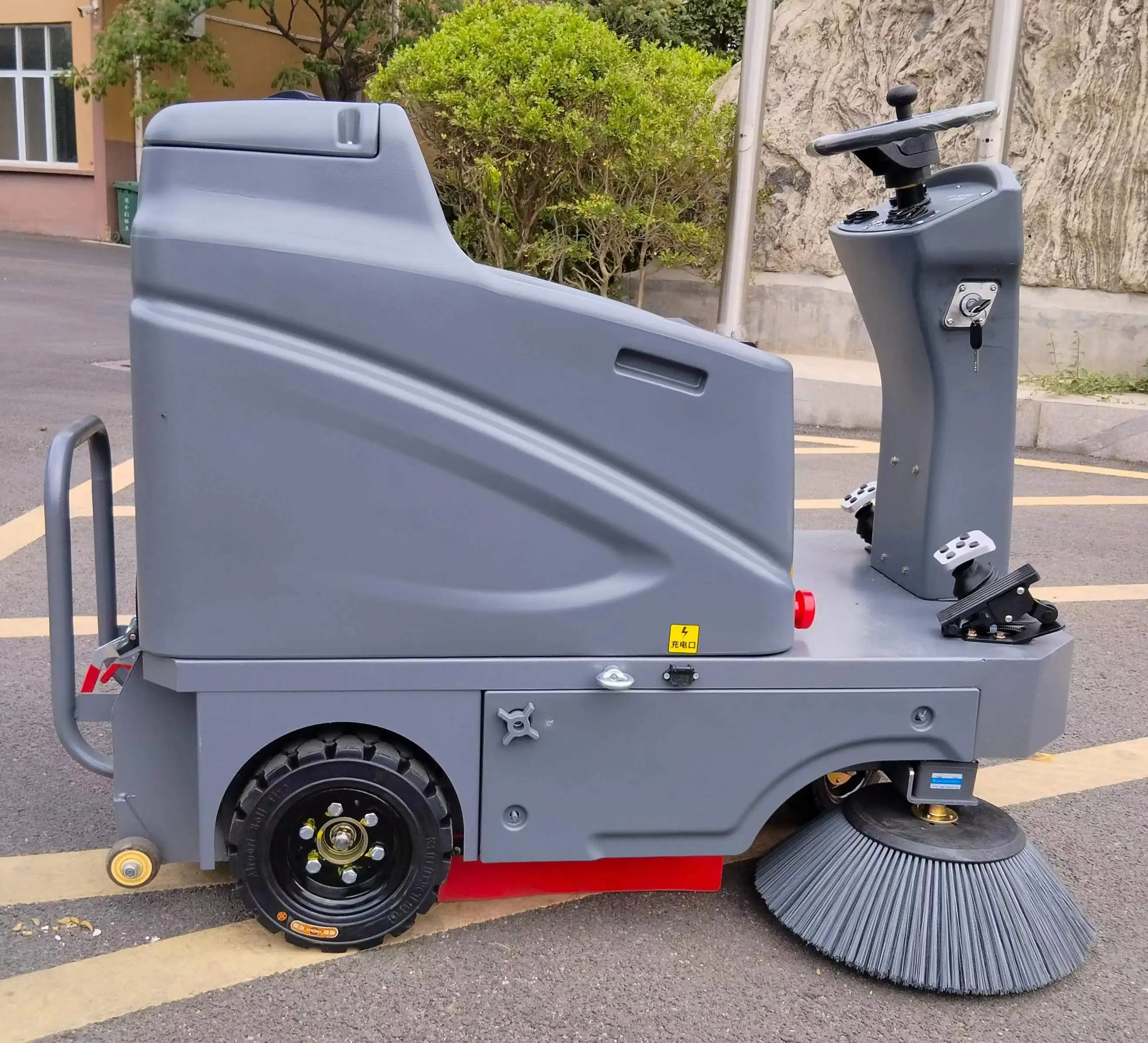 Commercial Ride on Floor Sweepers Electric Road Cleaning Sweeper for Pedestrian Lane & Urban Park
Commercial Ride on Floor Sweepers Electric Road Cleaning Sweeper for Pedestrian Lane & Urban Park