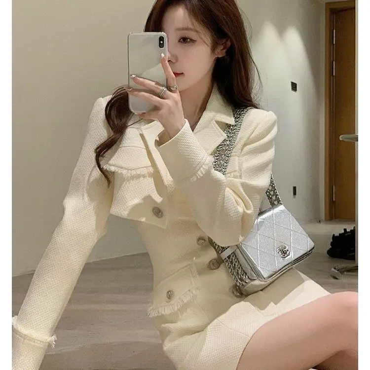 2024 Autumn New Women Two Piece Sets Elegant Long Sleeve Short Tweed Jacket + Chest Wrapping High Waist Slim A Line Mini Dress
2024 Autumn New Women Two Piece Sets Elegant Long Sleeve Short Tweed Jacket + Chest Wrapping High Waist Slim A Line Mini Dress