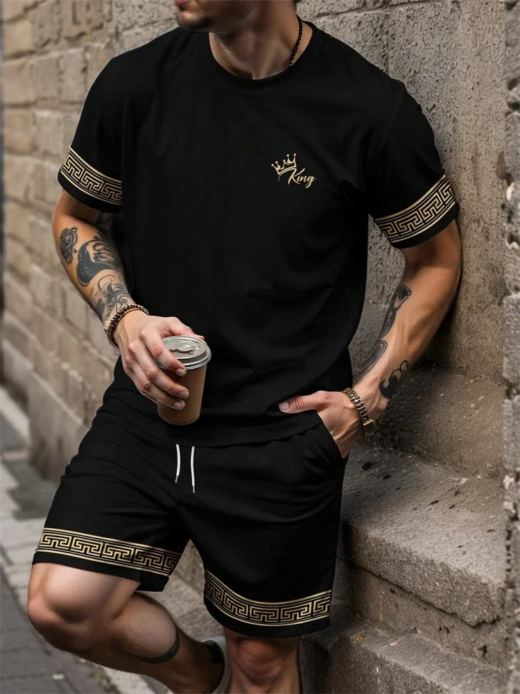 Летний повседневный мужской комплект 2025 года с роскошным узором в стиле ретро и принтом, уличная модная одежда, которую дышащая 
Летний повседневный мужской комплект 2025 года с роскошным узором в стиле ретро и принтом, уличная модная одежда, которую дышащая