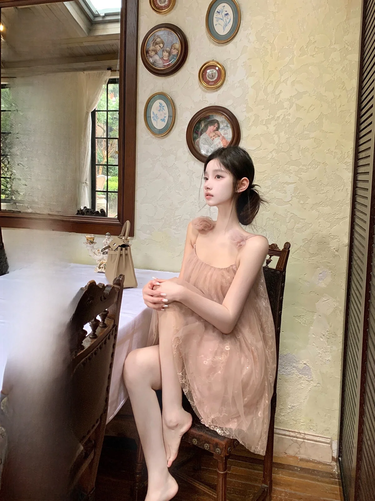 Платье-халтер Pure Desire Fairy Atmosphere Hotdog Very Spicy Moonlight Ballet Floral Net Halter Dress женское, приталенное, H-образного силуэта, летнее
Платье-халтер Pure Desire Fairy Atmosphere Hotdog Very Spicy Moonlight Ballet Floral Net Halter Dress женское, приталенное, H-образного силуэта, летнее
