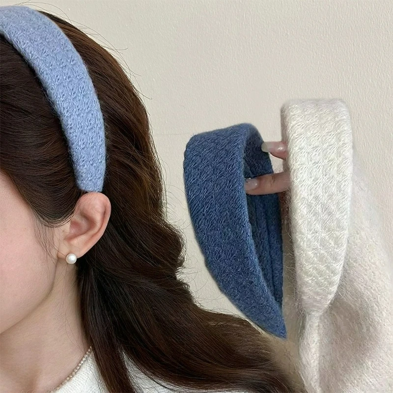 Атмосферная синяя вязаная шерстяная повязка на голову с широкими полями для женщин, высококачественная повязка на голову, простой и универсальный аксессуар для волос
Атмосферная синяя вязаная шерстяная повязка на голову с широкими полями для женщин, высококачественная повязка на голову, простой и универсальный аксессуар для волос