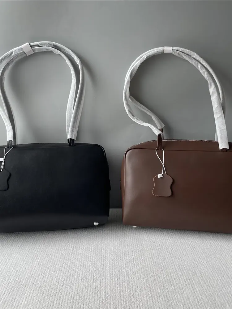 2026 New Niche Genuine Leather Women Bag, Daily Commute Bowling Bag, Jennie Style Underarm Bag
2026 New Niche Genuine Leather Women Bag, Daily Commute Bowling Bag, Jennie Style Underarm Bag