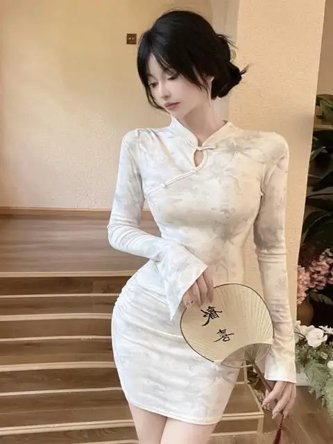 Elegant New Chinese Style Long Sleeve Qipao Dress Women's Fitted Skirt High Waist Polymodal Fiber Spring Autumn Season
Elegant New Chinese Style Long Sleeve Qipao Dress Women's Fitted Skirt High Waist Polymodal Fiber Spring Autumn Season