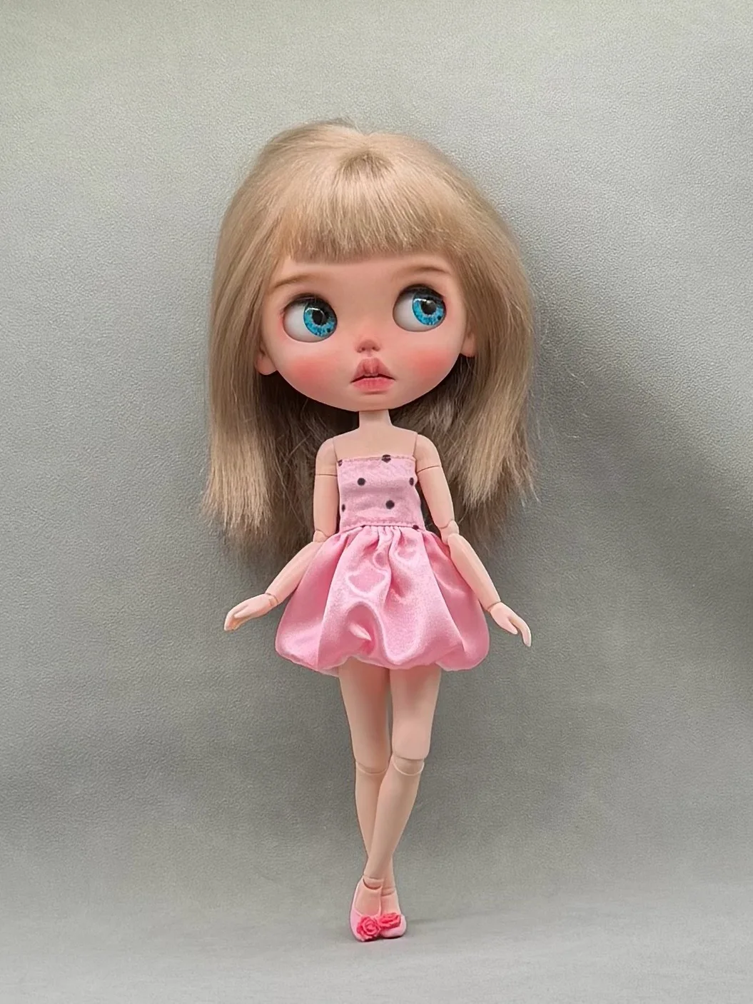 30cm Blyth Doll Clothe Accessories Sweet Pink Off-the-shoulder Bubble Ballet Style Dress For 19-joint Blyth Doll OB24
30cm Blyth Doll Clothe Accessories Sweet Pink Off-the-shoulder Bubble Ballet Style Dress For 19-joint Blyth Doll OB24