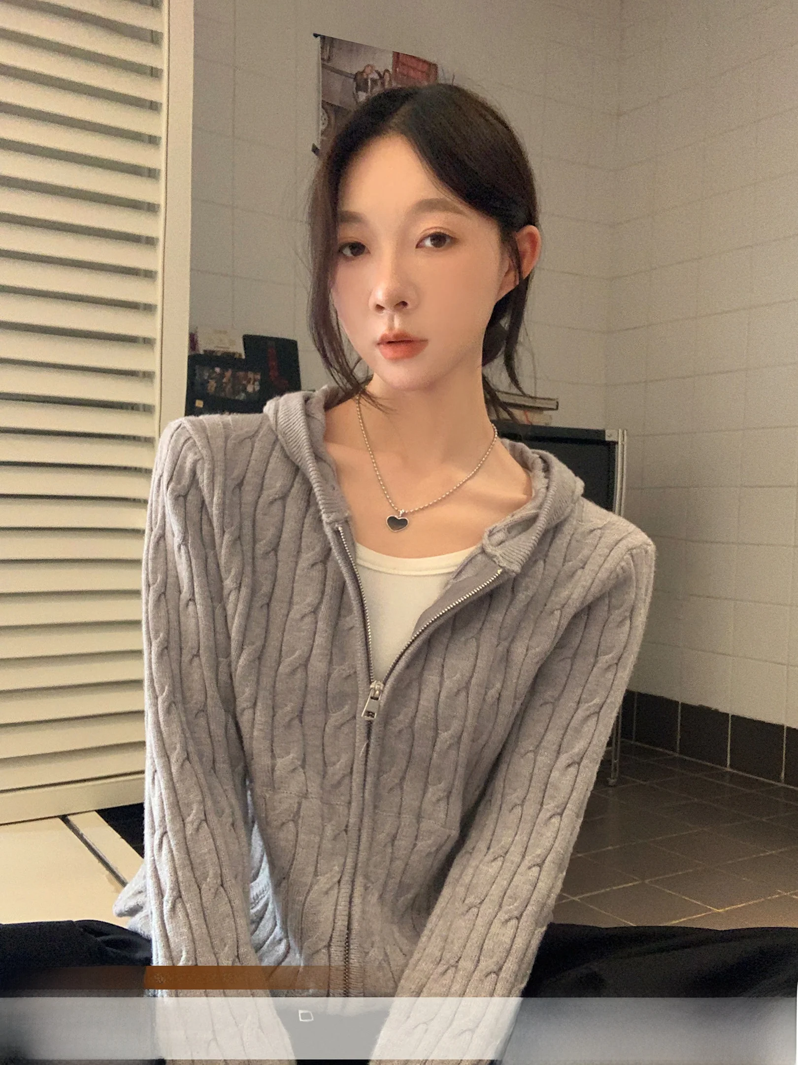 Memory Knitted Hat Cardigan Women's Slimming Top Nylon Fabric Long Sve Zipper Closure Spring Season Casual Wear
Memory Knitted Hat Cardigan Women's Slimming Top Nylon Fabric Long Sve Zipper Closure Spring Season Casual Wear