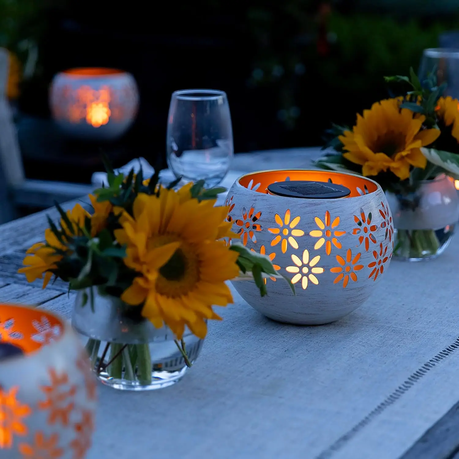 5.4 Inch (2 Pack) Outdoor Waterproof Solar Lights - Metal Porch Lights with Flickering Flame for Landscape Decoration
5.4 Inch (2 Pack) Outdoor Waterproof Solar Lights - Metal Porch Lights with Flickering Flame for Landscape Decoration