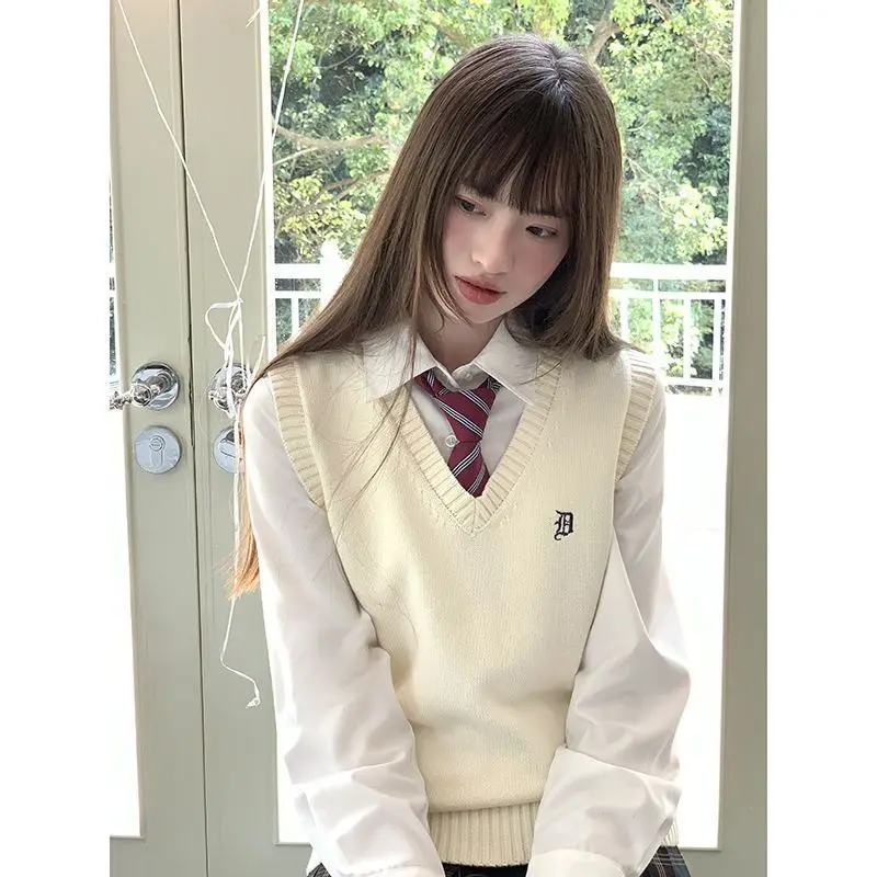 Spring Autumn JK Uniform Knitted Sweater Vest Women's Japanese College V-Neck Vest Embroidered Pullover
Spring Autumn JK Uniform Knitted Sweater Vest Women's Japanese College V-Neck Vest Embroidered Pullover