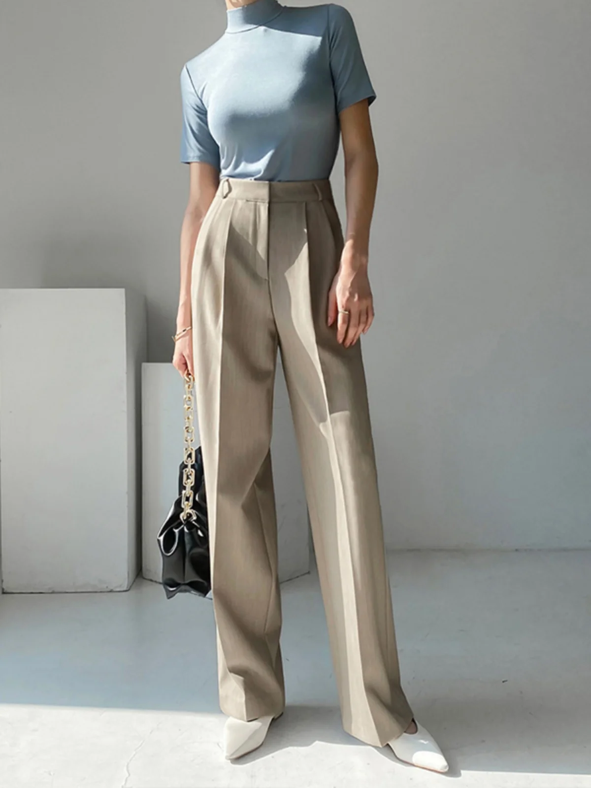 Женские брюки с высокой талией и широкими штанинами, весенне-осенние, приталенные, повседневные, прямого кроя, костюмные, струящиеся, элегантные, модные
Женские брюки с высокой талией и широкими штанинами, весенне-осенние, приталенные, повседневные, прямого кроя, костюмные, струящиеся, элегантные, модные