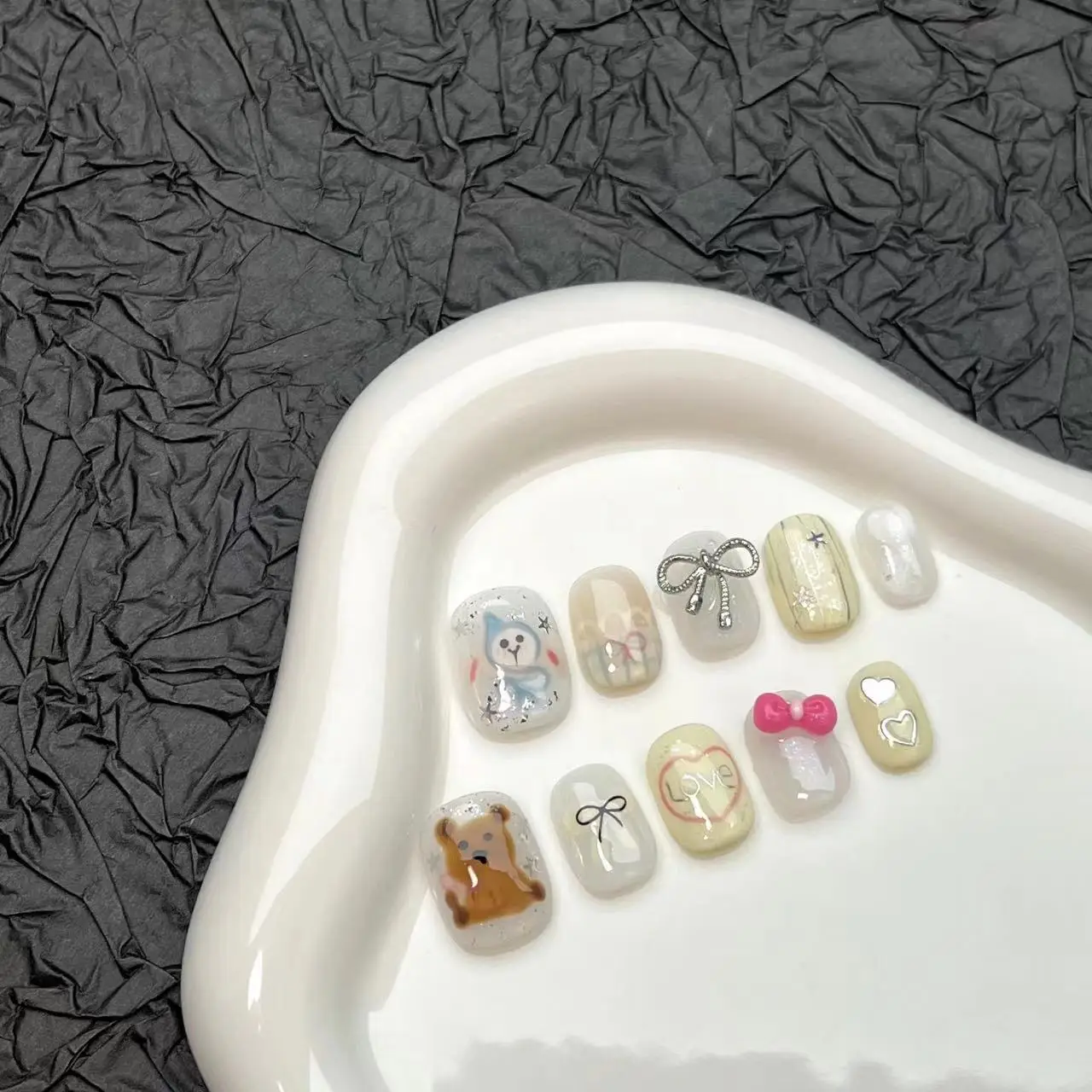 10PCS Glossy Cute Hand-drawn Cartoon Patterns Press on Nails Sweet Bowknot Short Square Round Fake Nails Wearable Ins Style Nail
10PCS Glossy Cute Hand-drawn Cartoon Patterns Press on Nails Sweet Bowknot Short Square Round Fake Nails Wearable Ins Style Nail
