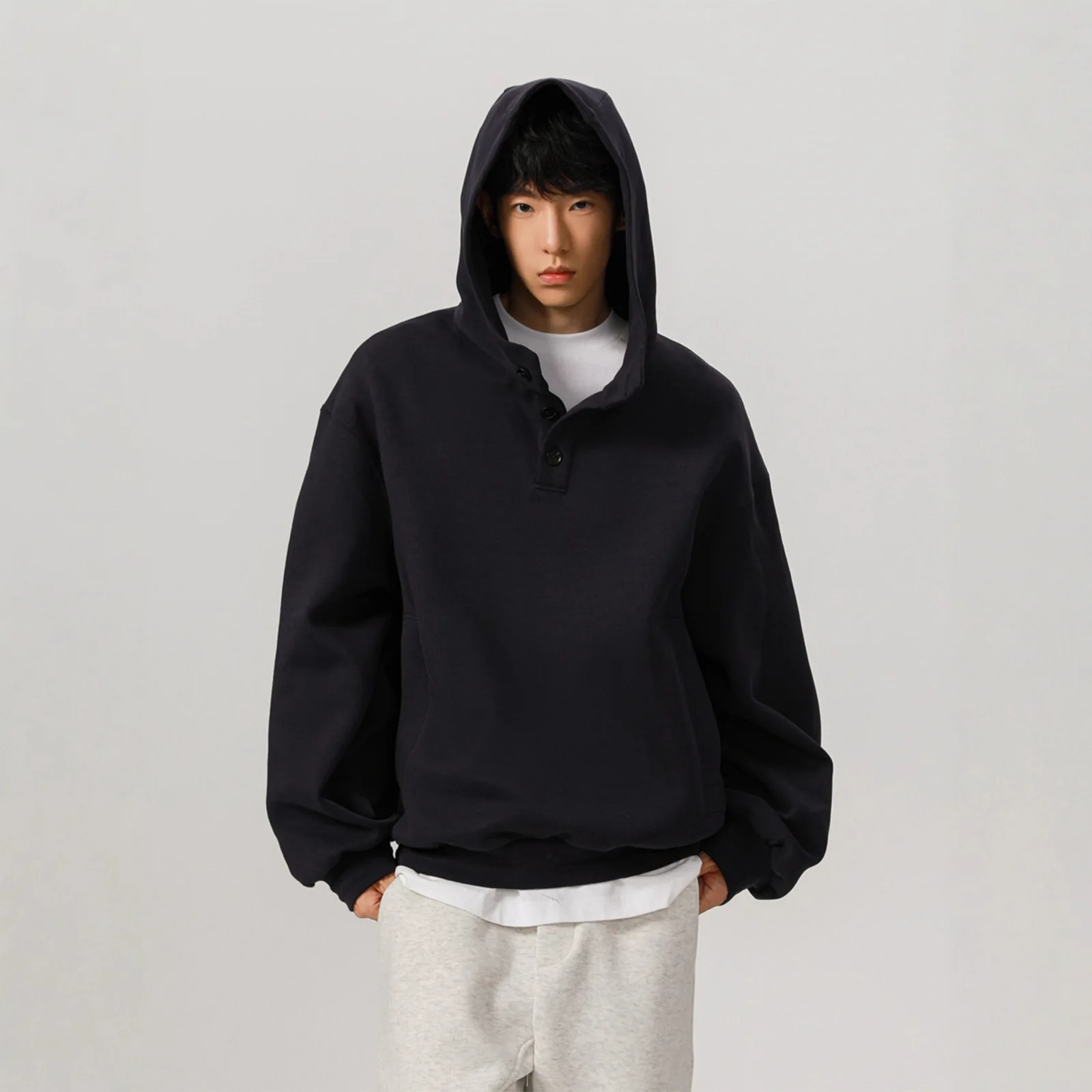 Mid-short hoodie for men, new spring and autumn style, American loose-fit, buttoned hooded stiff loose jacket
Mid-short hoodie for men, new spring and autumn style, American loose-fit, buttoned hooded stiff loose jacket