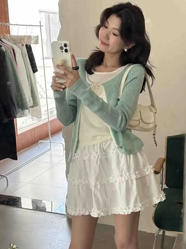 Весенний тонкий вязаный свитер-кардиган с поясом, имитация двухслойности, мягкий, для повседневной носки, в корейском стиле, свободный крой, удлиненный.
Весенний тонкий вязаный свитер-кардиган с поясом, имитация двухслойности, мягкий, для повседневной носки, в корейском стиле, свободный крой, удлиненный.