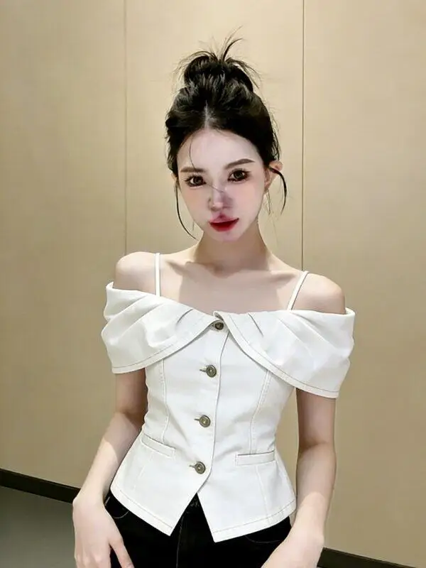 Casual Style White One Shoulder Denim Looking Shirt Women's High Waist Ingentle Design Summer New Fashion Breathable Loose Fit
Casual Style White One Shoulder Denim Looking Shirt Women's High Waist Ingentle Design Summer New Fashion Breathable Loose Fit
