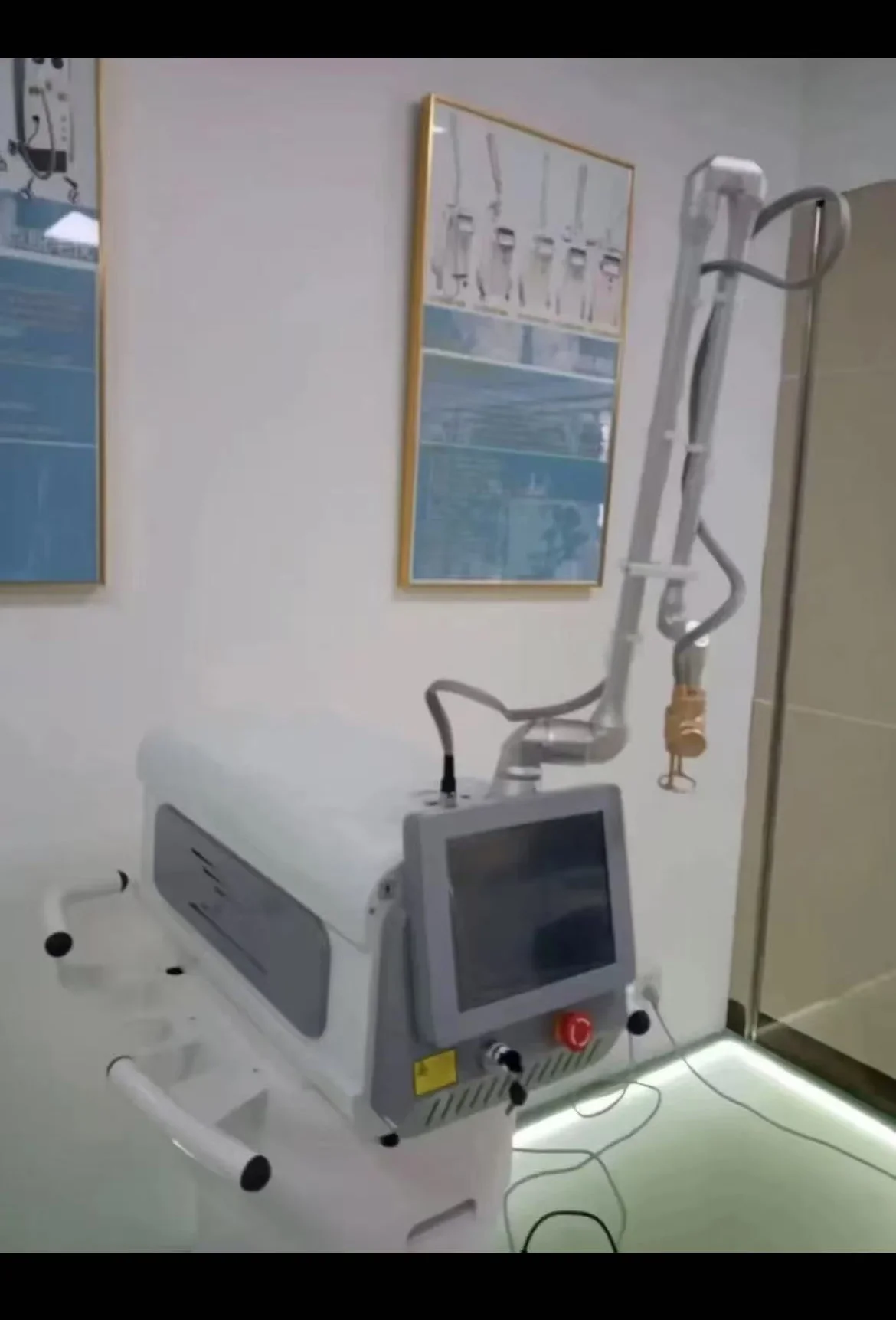 Portable CO2 Fraction Radiofrequency Skin Repair Instrument Lift And Tighten The Skin To Remove Pigmentation
Portable CO2 Fraction Radiofrequency Skin Repair Instrument Lift And Tighten The Skin To Remove Pigmentation