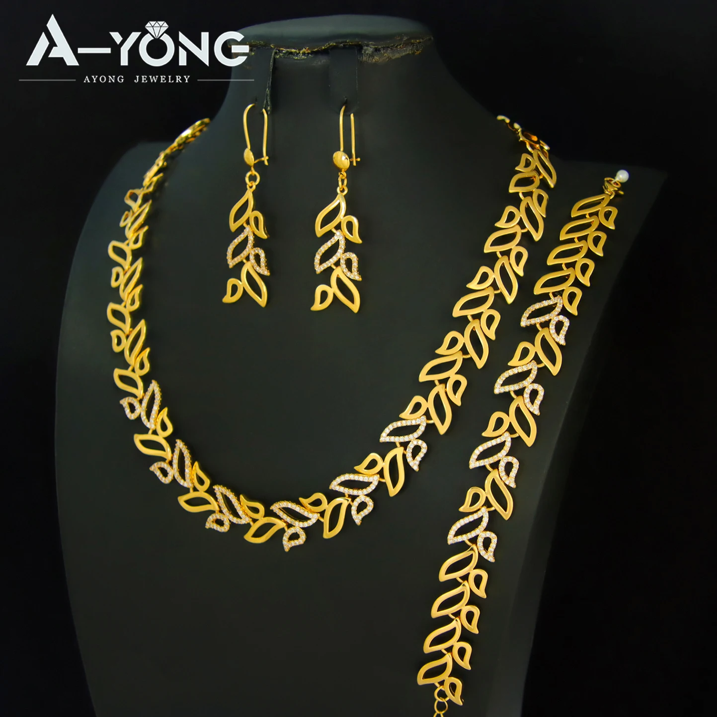 Nigeria Bridal Wedding Jewelry 21k Gold Plated Tassel Hollow Leaf Necklace Bracelet Earrings Italian Zirconia Party Jewelrys
Nigeria Bridal Wedding Jewelry 21k Gold Plated Tassel Hollow Leaf Necklace Bracelet Earrings Italian Zirconia Party Jewelrys