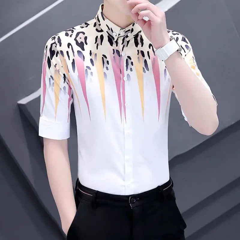Summer Hair Stylist Short-sleeved Men Handsome Korean Shirt with Three-quarter Sleeves Ins Personality Gradient Leopard Pattern
Summer Hair Stylist Short-sleeved Men Handsome Korean Shirt with Three-quarter Sleeves Ins Personality Gradient Leopard Pattern
