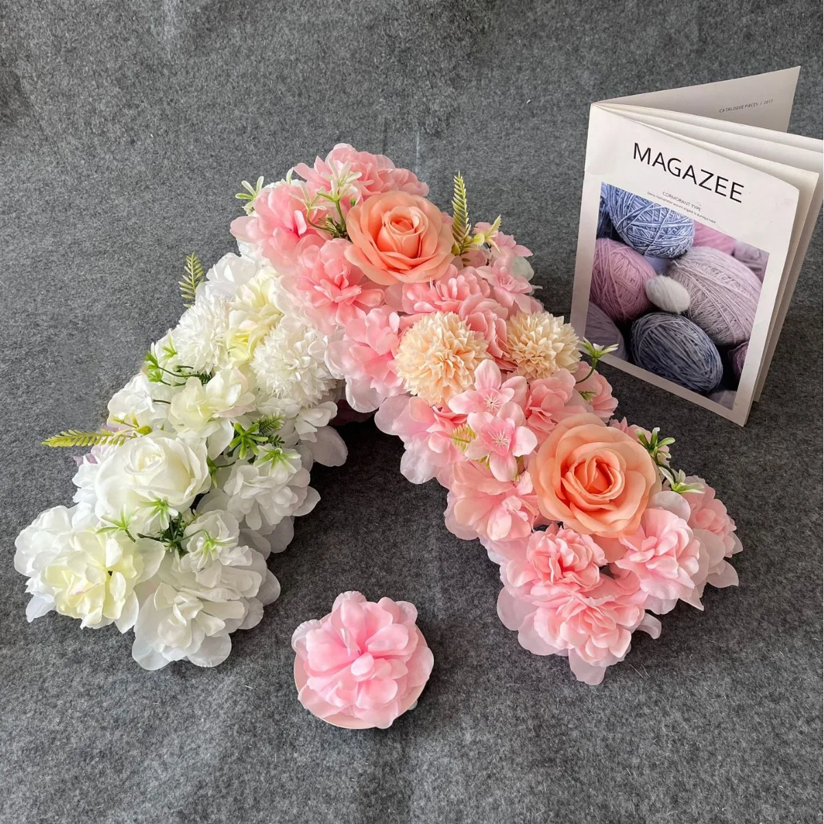Wedding simulation floor arrangement silk flowers Finished product decoration hotel flower wall road flower wedding flower art
Wedding simulation floor arrangement silk flowers Finished product decoration hotel flower wall road flower wedding flower art