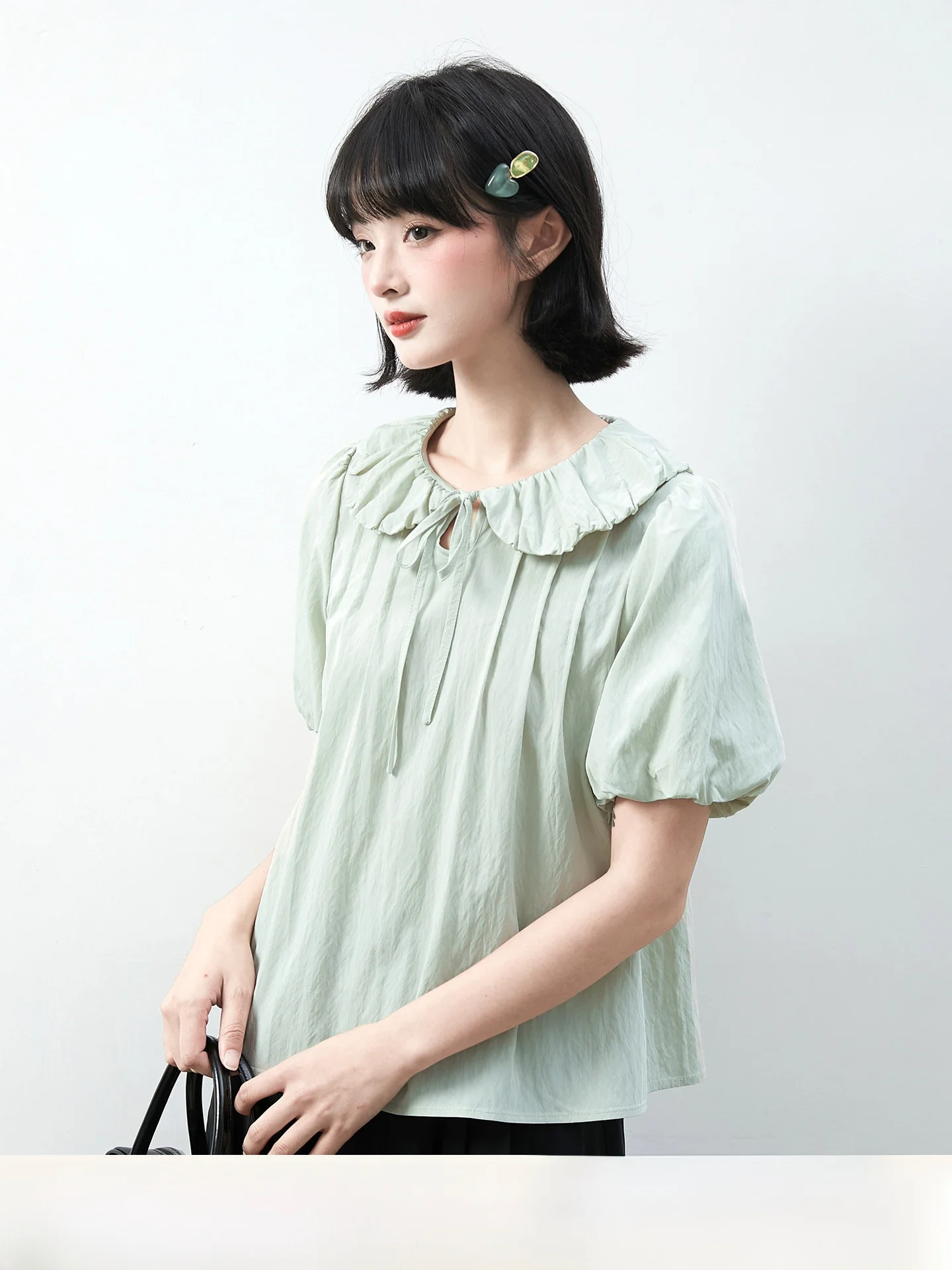 Свободная блузка Sweet Sle с плиссированным воротником-стойкой, рукавами-фонариками и бантом, легкая, зеленого цвета, для девочек.
Свободная блузка Sweet Sle с плиссированным воротником-стойкой, рукавами-фонариками и бантом, легкая, зеленого цвета, для девочек.