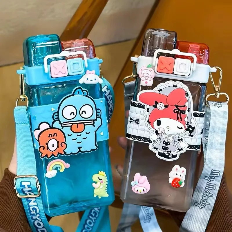 Пластиковая бутылка Sanrio HelloKitty с милым мультяшным дизайном, 520 мл, двойная чашка для напитков, Melody Kuromi, студенческая бутылка для воды, большая емкость, подарок для девочек
Пластиковая бутылка Sanrio HelloKitty с милым мультяшным дизайном, 520 мл, двойная чашка для напитков, Melody Kuromi, студенческая бутылка для воды, большая емкость, подарок для девочек