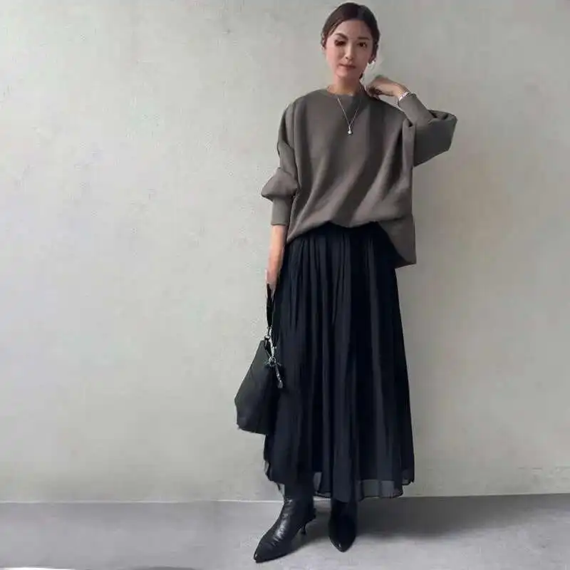 2025 Autumn New Simple Solid Color Round Neck Long Sleeved Sweatshirt+skirt Pants Two-piece Set
2025 Autumn New Simple Solid Color Round Neck Long Sleeved Sweatshirt+skirt Pants Two-piece Set