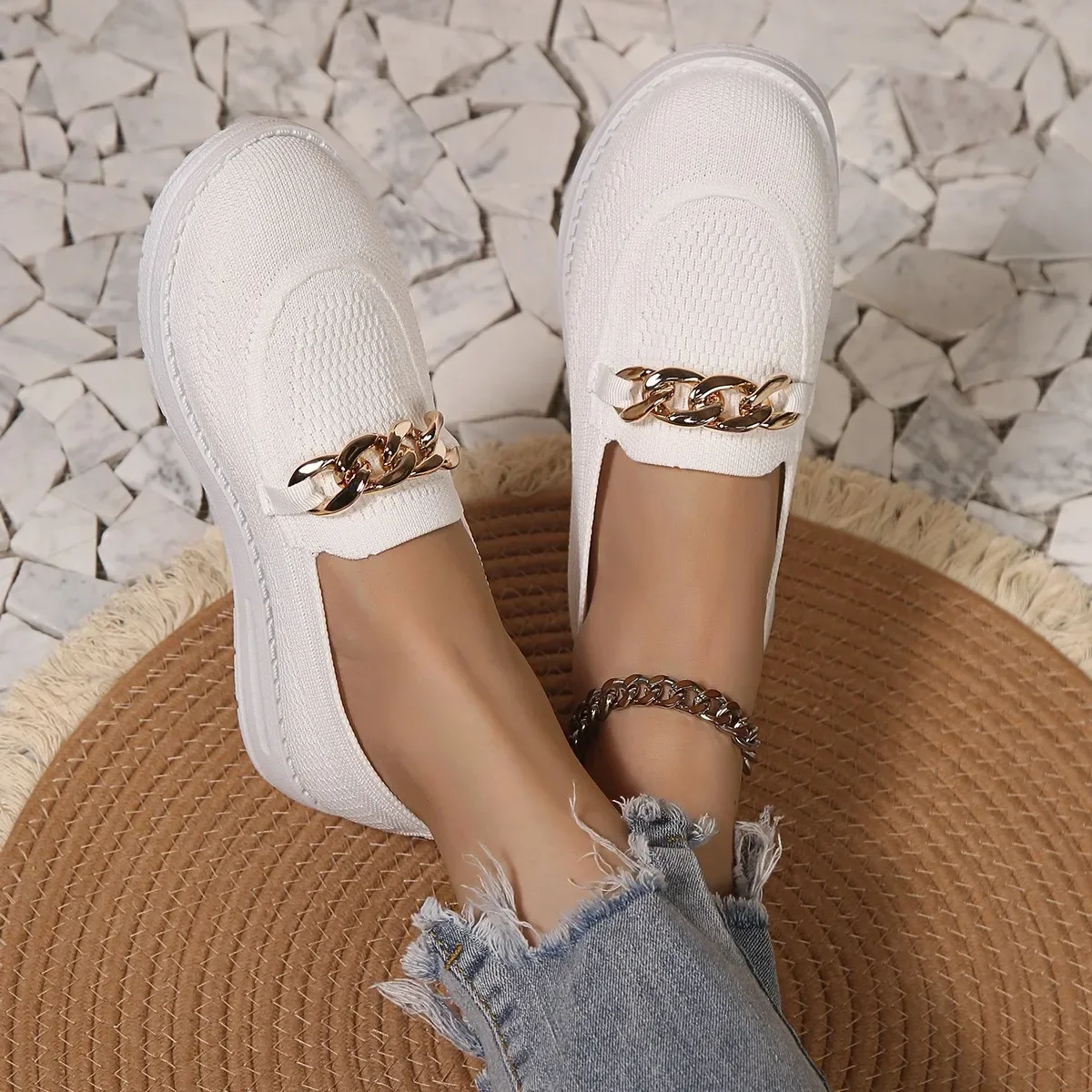 Knit Mesh Shallow Mouth Solid Color Low Top Single Shoes, Women's Round Head Chain Large Size Set Foot Breathable Board Shoes
Knit Mesh Shallow Mouth Solid Color Low Top Single Shoes, Women's Round Head Chain Large Size Set Foot Breathable Board Shoes