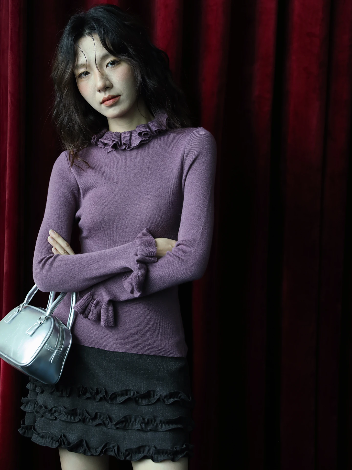 Мягкий фиолетовый вязаный топ с длинным рукавом, круглым вырезом, эластичным высоким воротником и кружевом, модный осенний дышащий топ для женщин
Мягкий фиолетовый вязаный топ с длинным рукавом, круглым вырезом, эластичным высоким воротником и кружевом, модный осенний дышащий топ для женщин